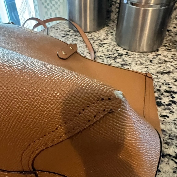 COPY - COPY - Gently Used Reversable Leather Coach Tote! - Picture 8 of 11